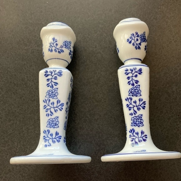 Pair of Blue and White…Blue Willow Porcelain Candlesticks - Picture 1 of 1